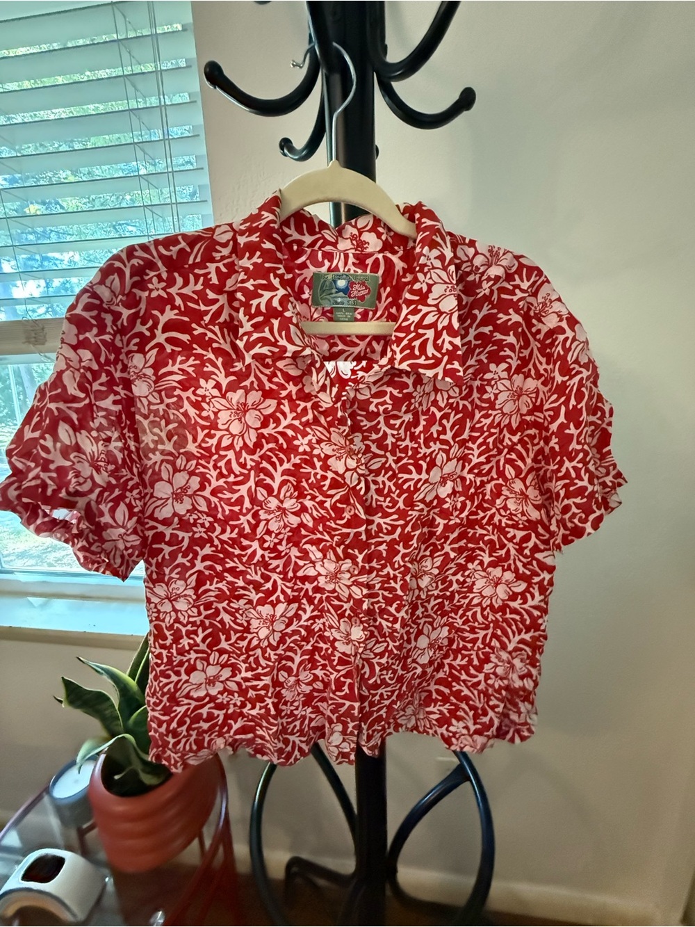 Hilo Hattie Women’s Silk Hawaiian Shirt L Red White Hibiscus Floral